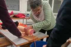 Blutung-stoppen-von-Hand